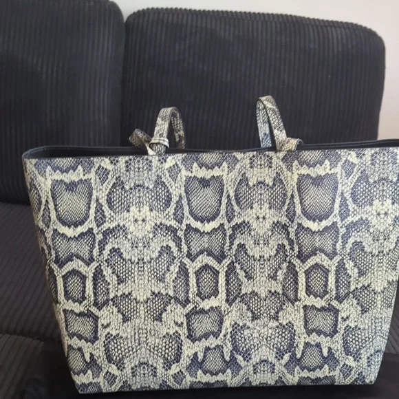 Kurt Geiger Genuine Leather Snakeskin Tote Bag With Removable Pouch - Picture 6 of 7